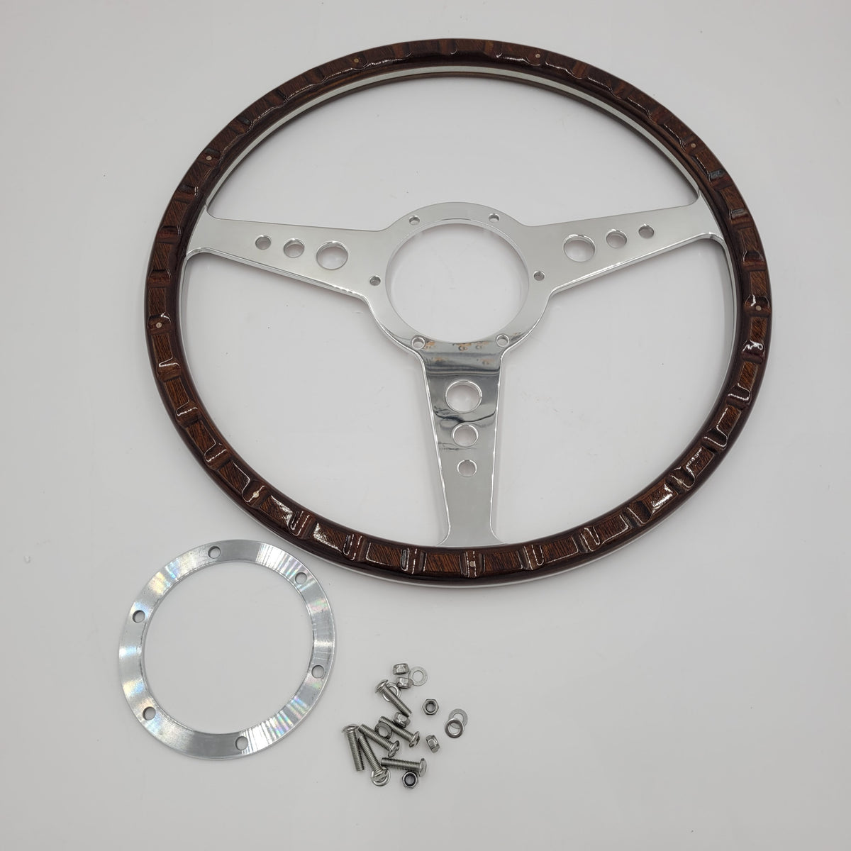 LR MOUNTNEY STEERING WHEEL 15” 3 spoke DA3920