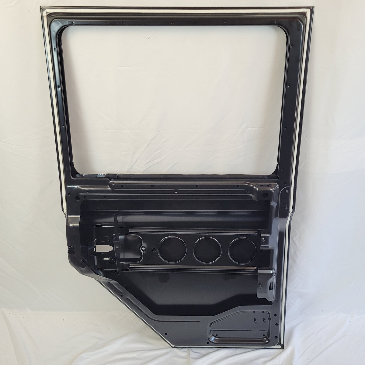 DEFENDER PUMA DOOR 2nd Row LH LR027546