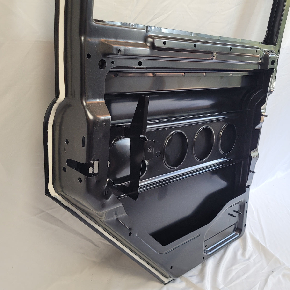 DEFENDER PUMA DOOR 2nd Row LH LR027546