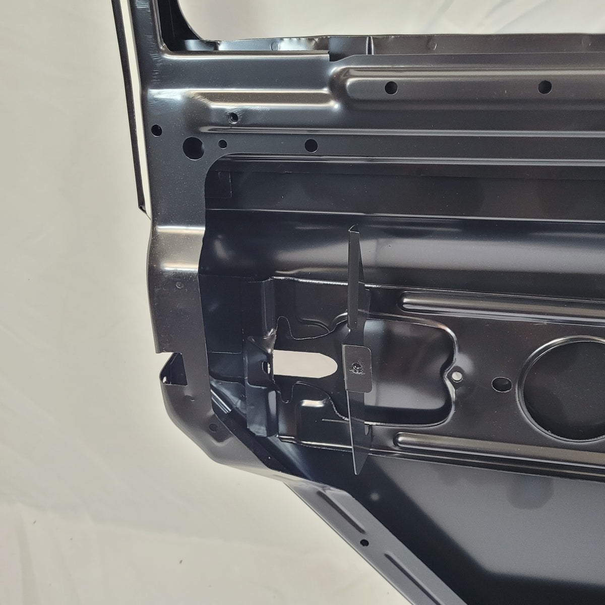 DEFENDER PUMA DOOR 2nd Row LH LR027546