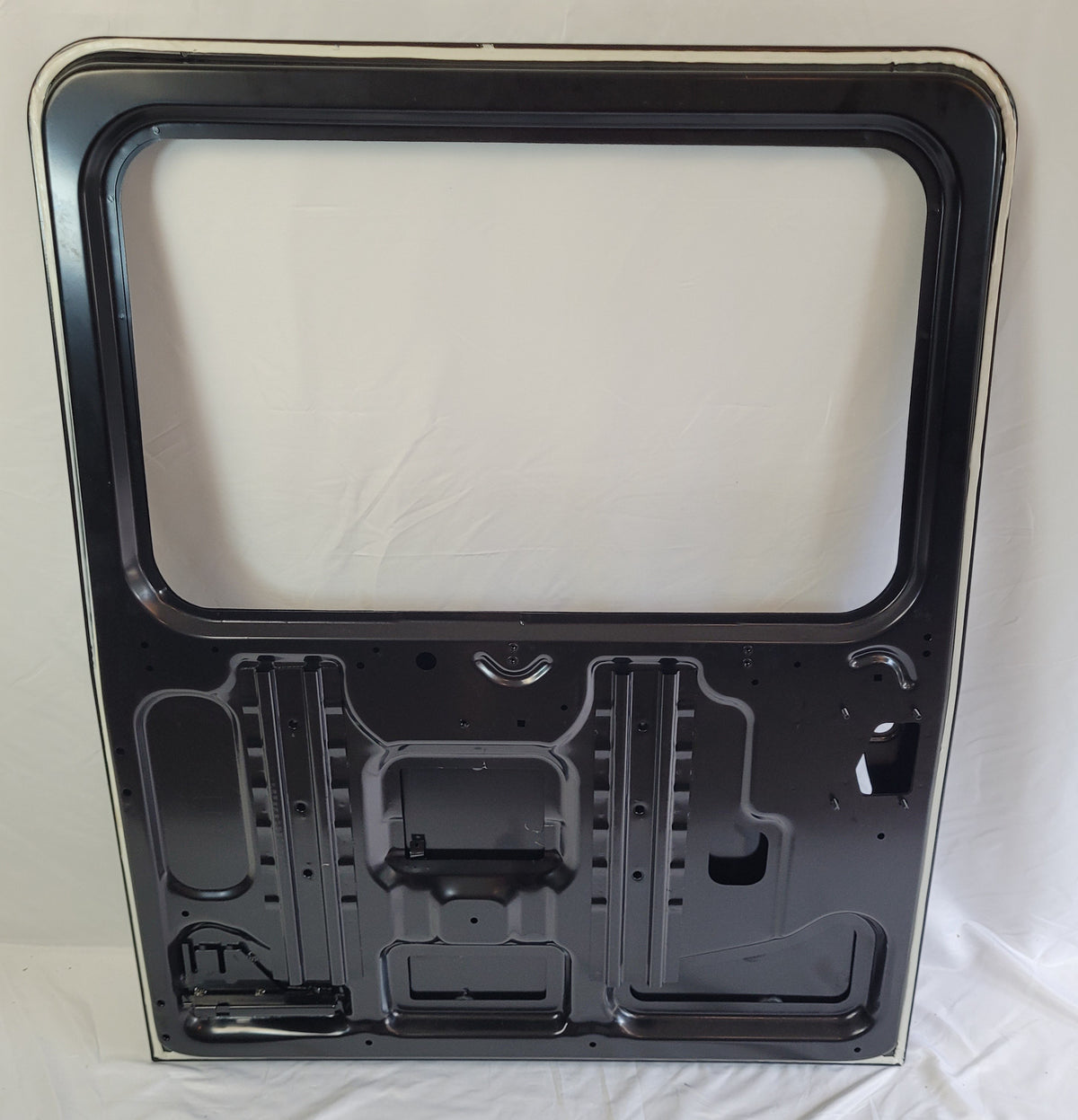 DEFENDER PUMA DOOR 2nd Row LH LR027546