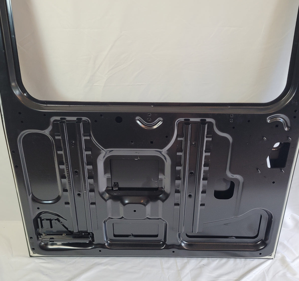 DEFENDER PUMA DOOR 2nd Row LH LR027546