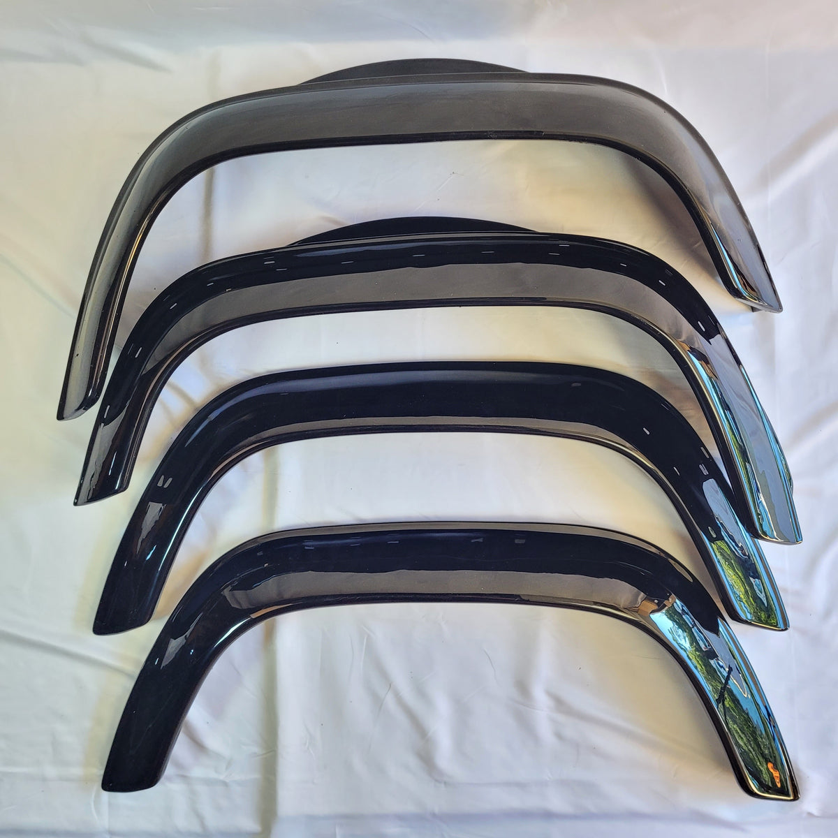 WHEEL ARCH SET GLOSS BLACK SUITABLE FOR DEFENDER VEHICLES Part BA3730G / LR530G