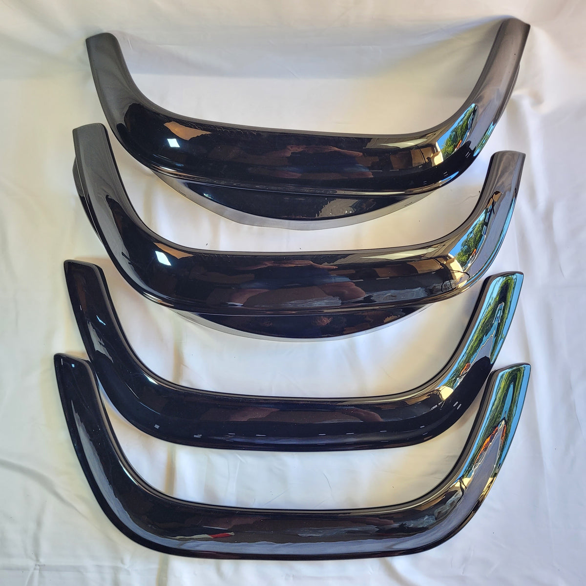 WHEEL ARCH SET GLOSS BLACK SUITABLE FOR DEFENDER VEHICLES Part BA3730G / LR530G