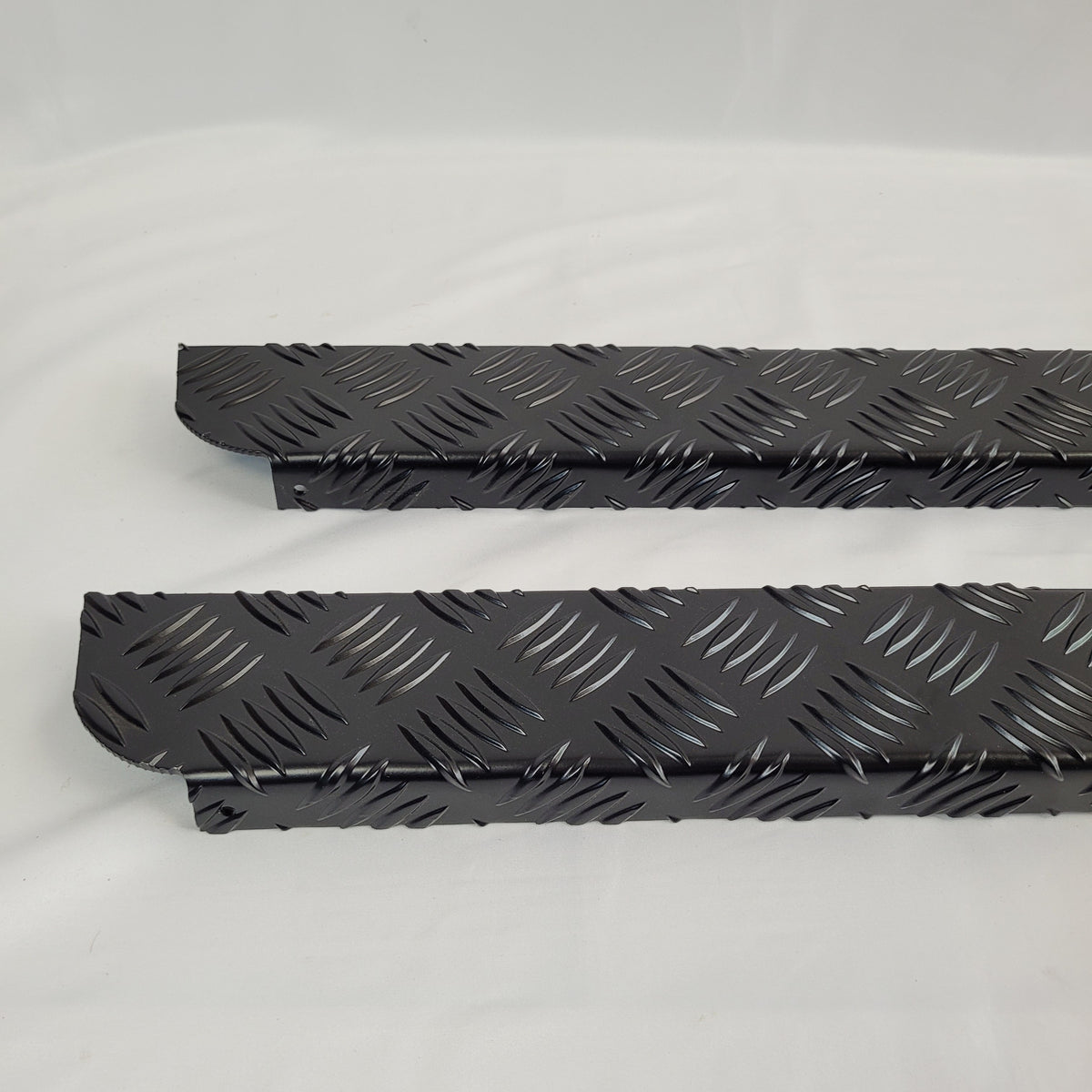 LR Defender 90 3MM Chequer plate Sill Protector Black LR75B-3