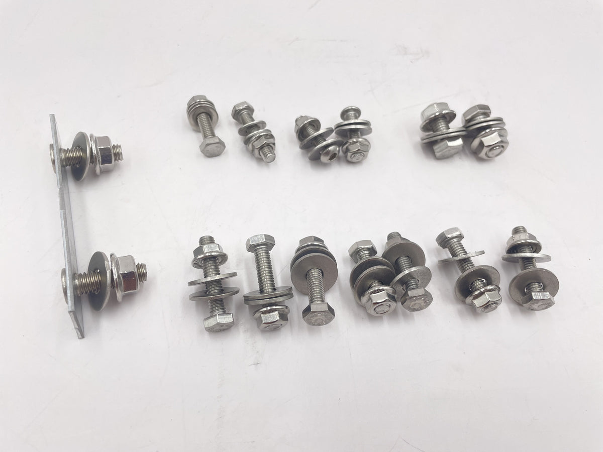 STAINLESS STEEL REAR SAFARI DOOR BOLT KIT – LR DEFENDER & SERIES 2 & 3 YRM1006