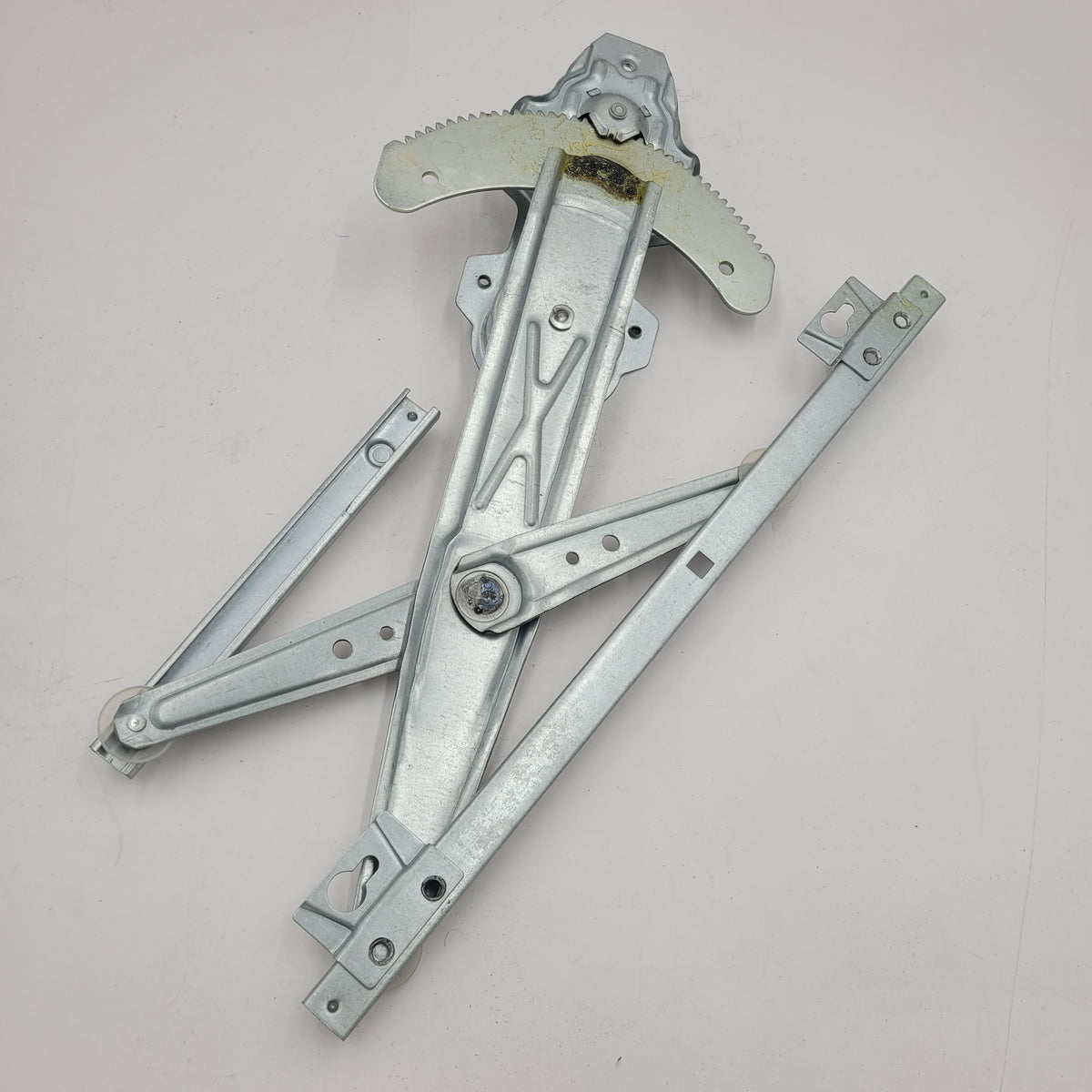 LR DEFENDER 02-16 Front RH Window Regulator For Manual Windows CUH000101
