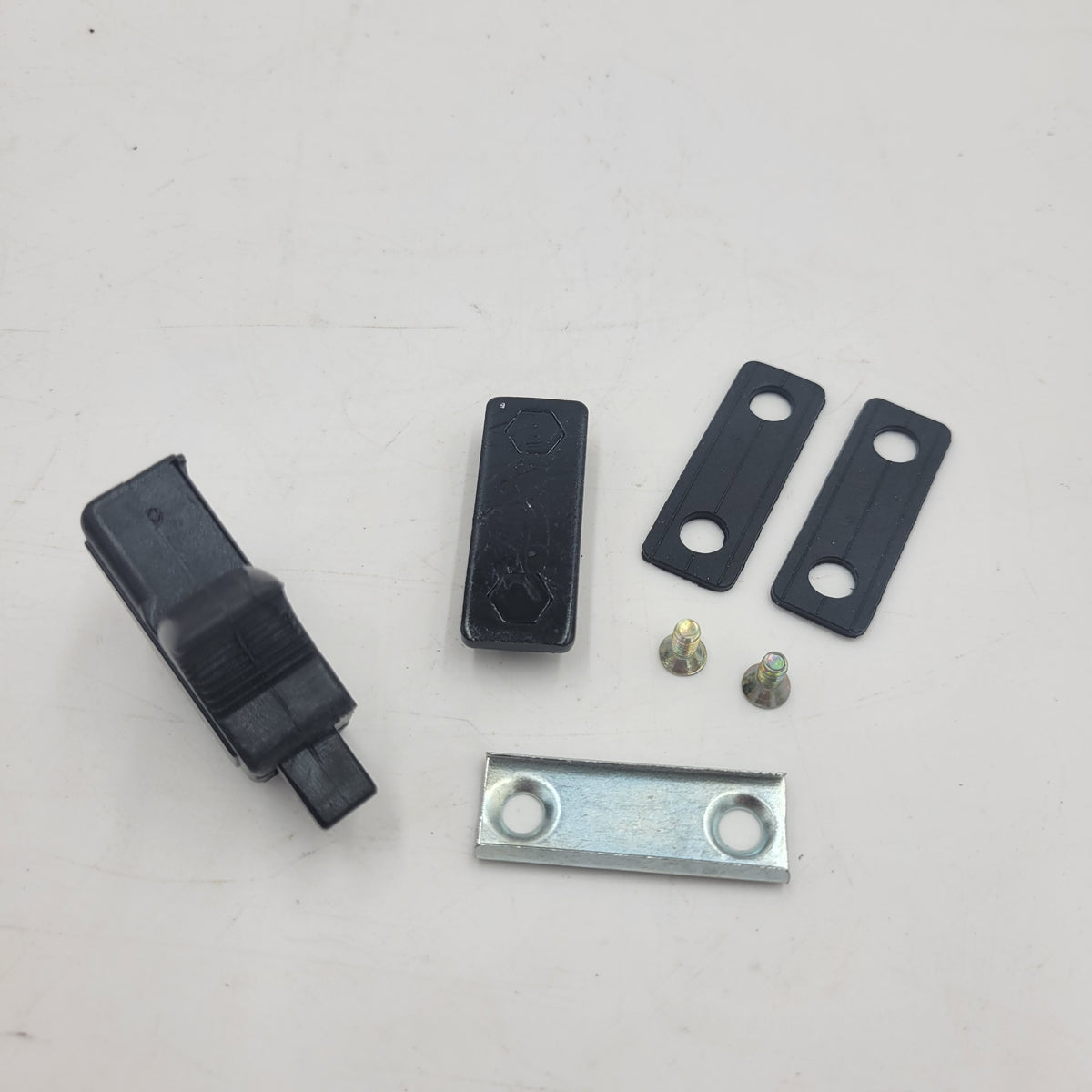 Land Rover 90 / 110 Defender Sliding Window Catch L/H 5mm Glass AEU2805