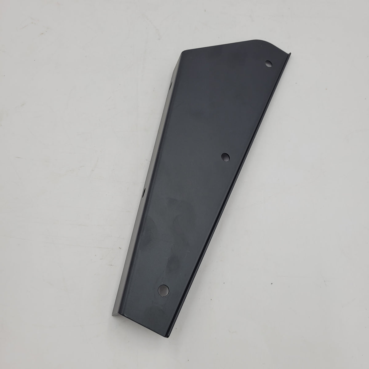 LR DEFENDER -06 Front Right Bracket Mudflap Retention MTC3000