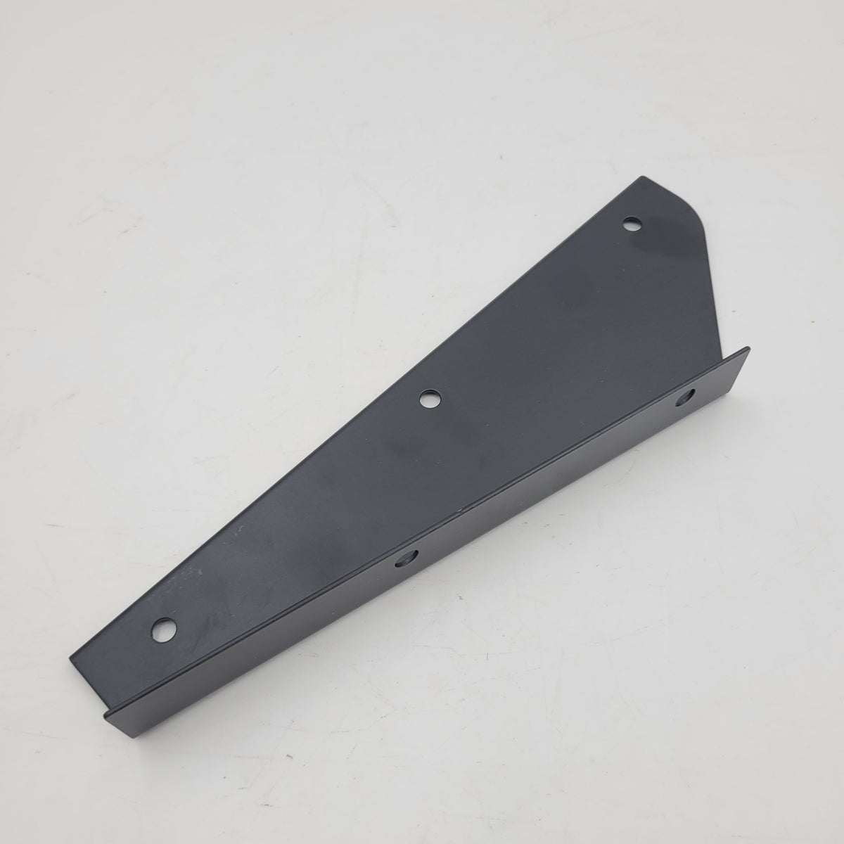 LR DEFENDER -06 Front Right Bracket Mudflap Retention MTC3000