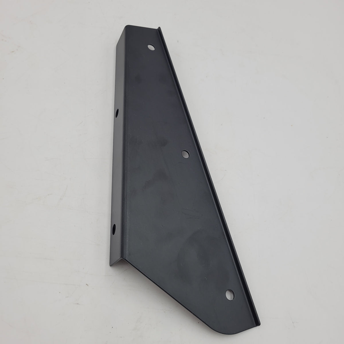LR DEFENDER -06 Front Left Bracket Mudflap Retention MTC3001