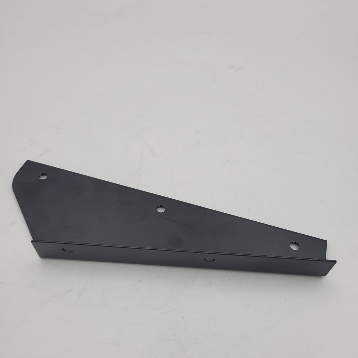 LR DEFENDER -06 Front Left Bracket Mudflap Retention MTC3001