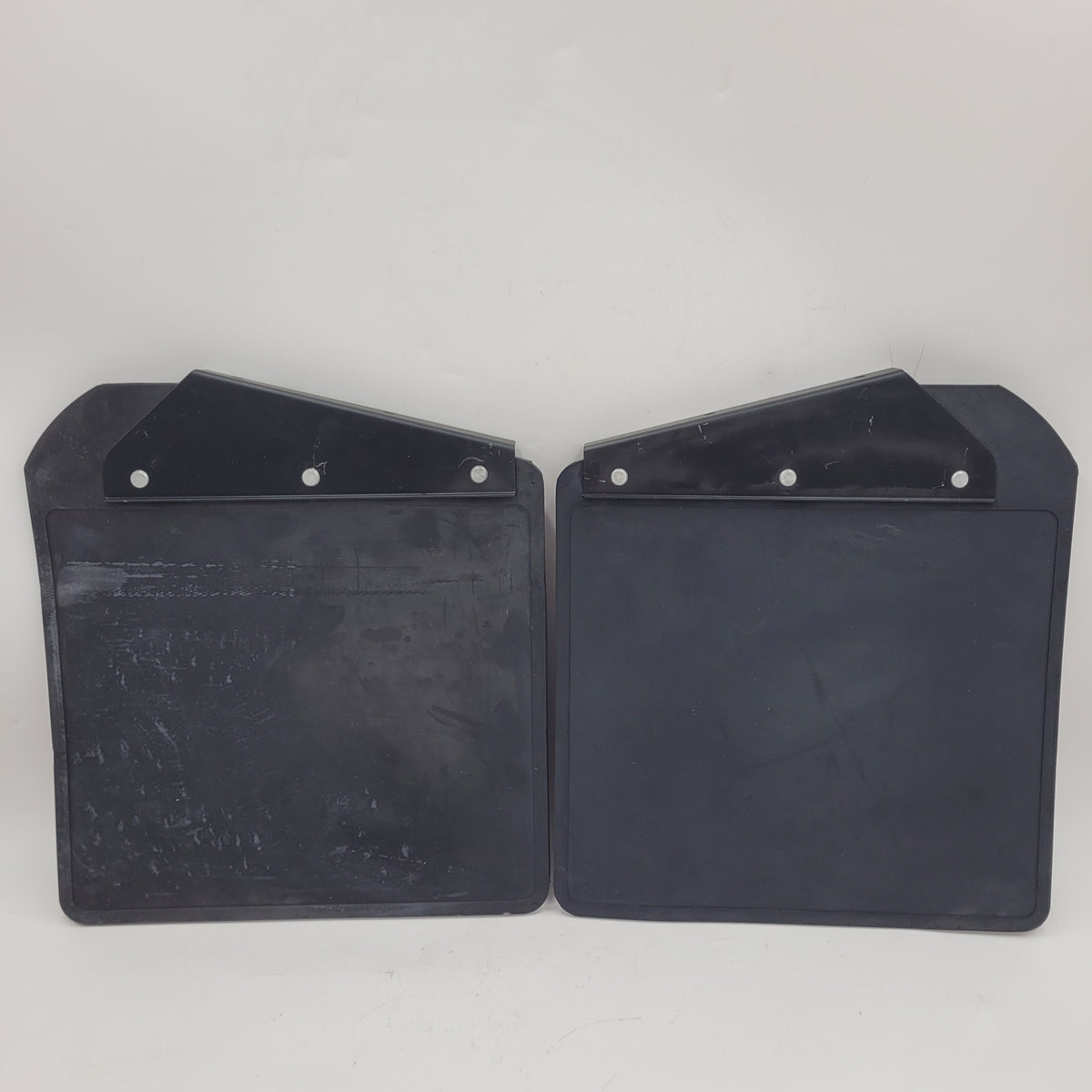 LR Defender Front Mudflap Set LR055323 LR055333