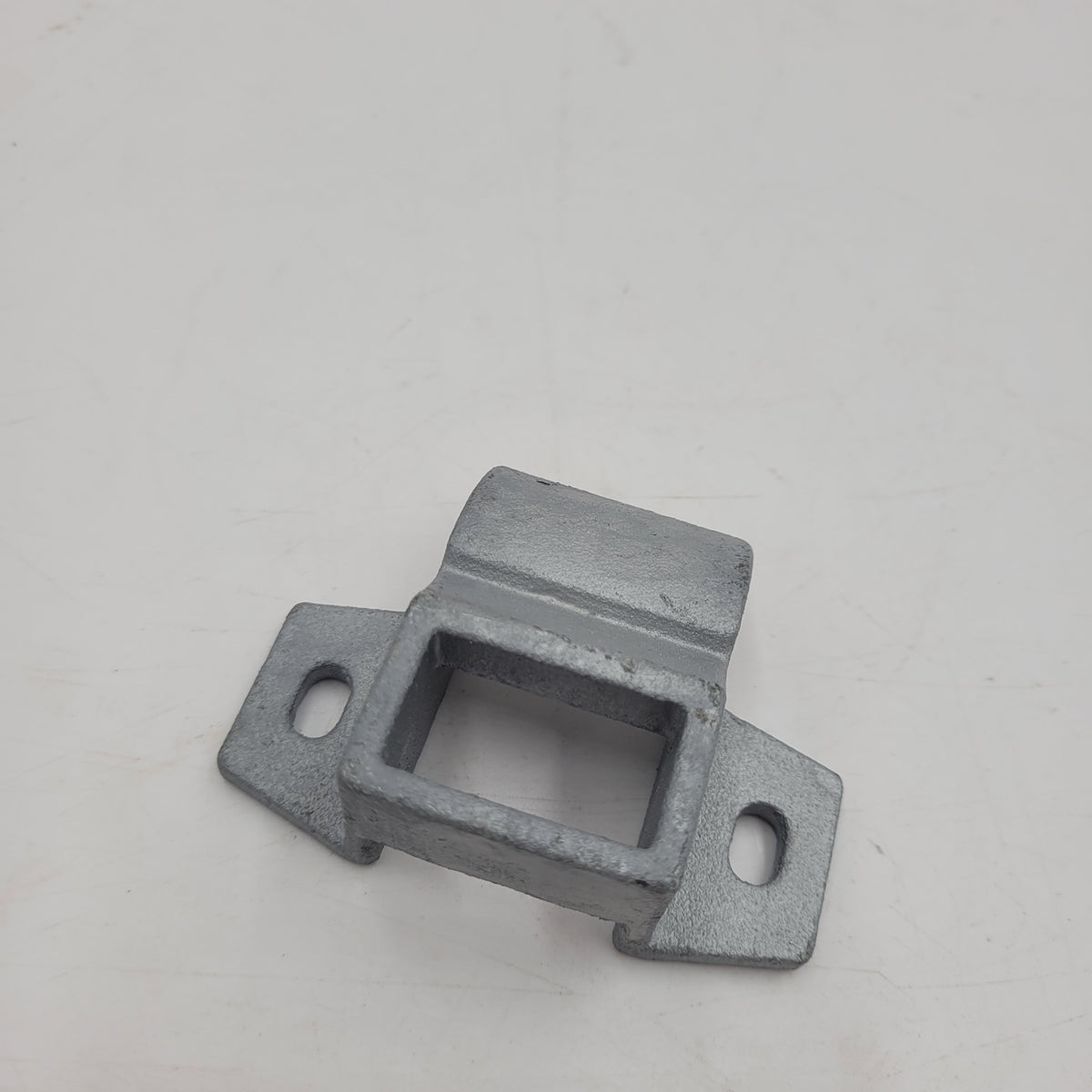 LR Series II, Series III Door Striker Plate Part MTC4195