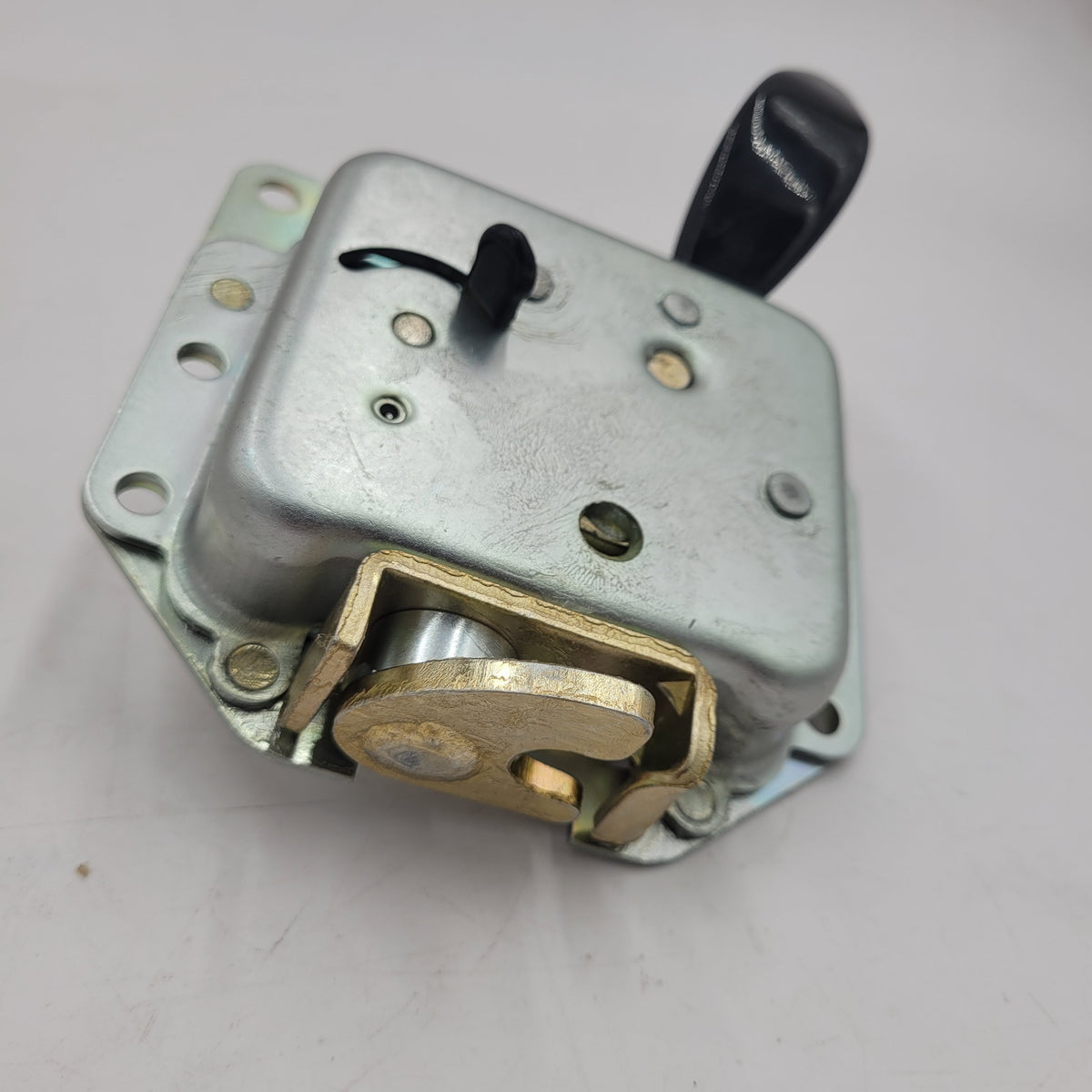 LR Series III 88/109' Front Left Door Lock FQJ103850