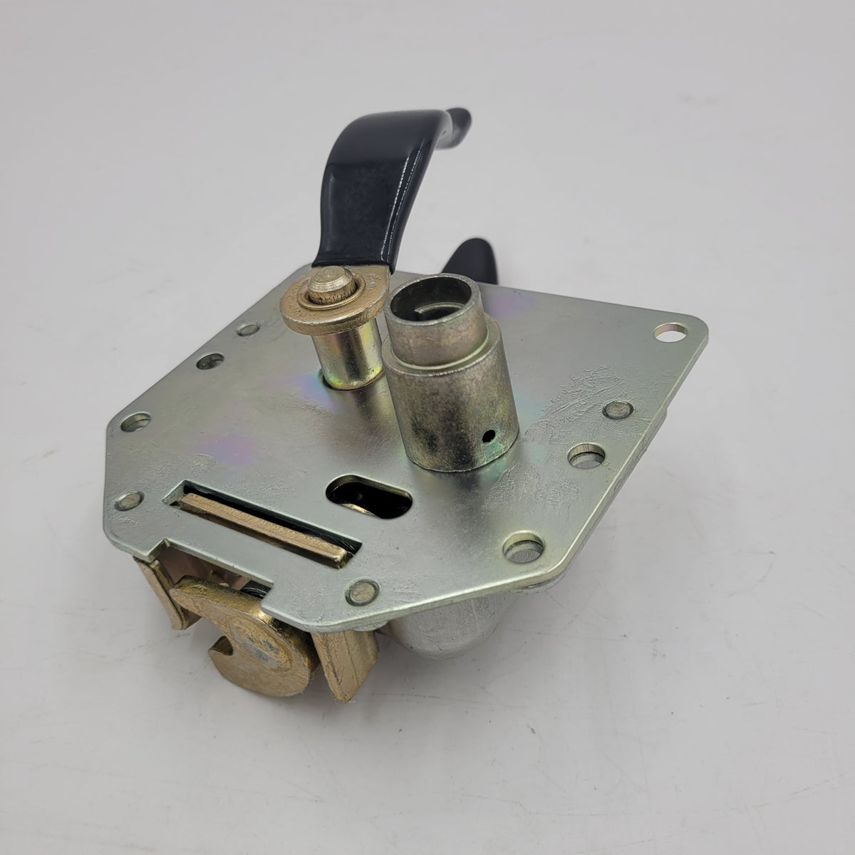 LR Series III 88/109' Front Left Door Lock FQJ103850