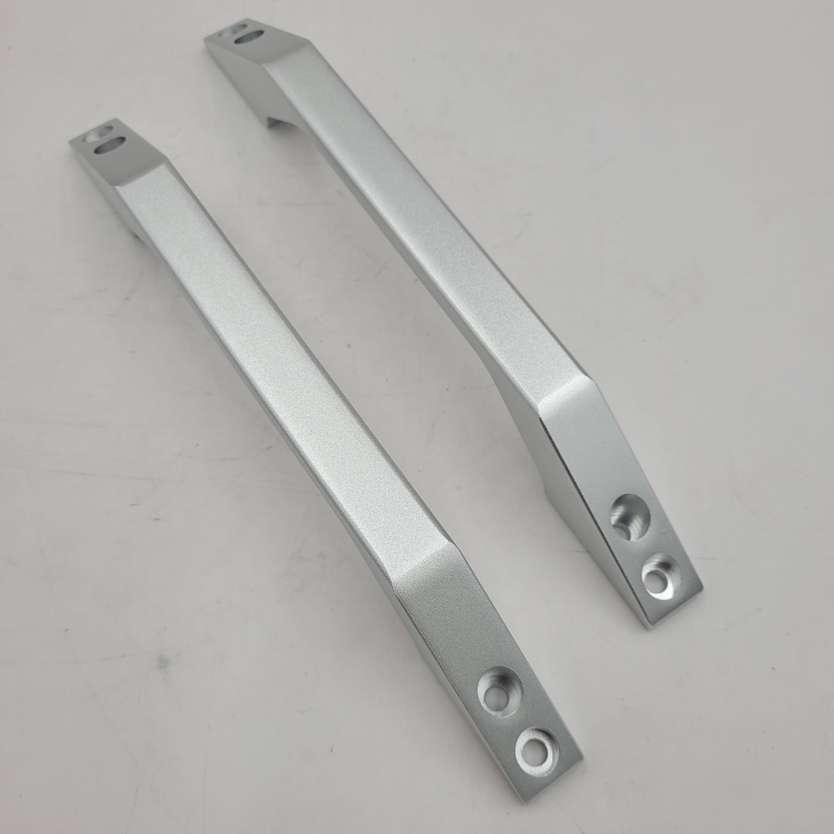 DEFENDER INTERIOR GRAB HANDLE Anodised aluminium - Silver Part DA8938 SET SAP-DEF-101