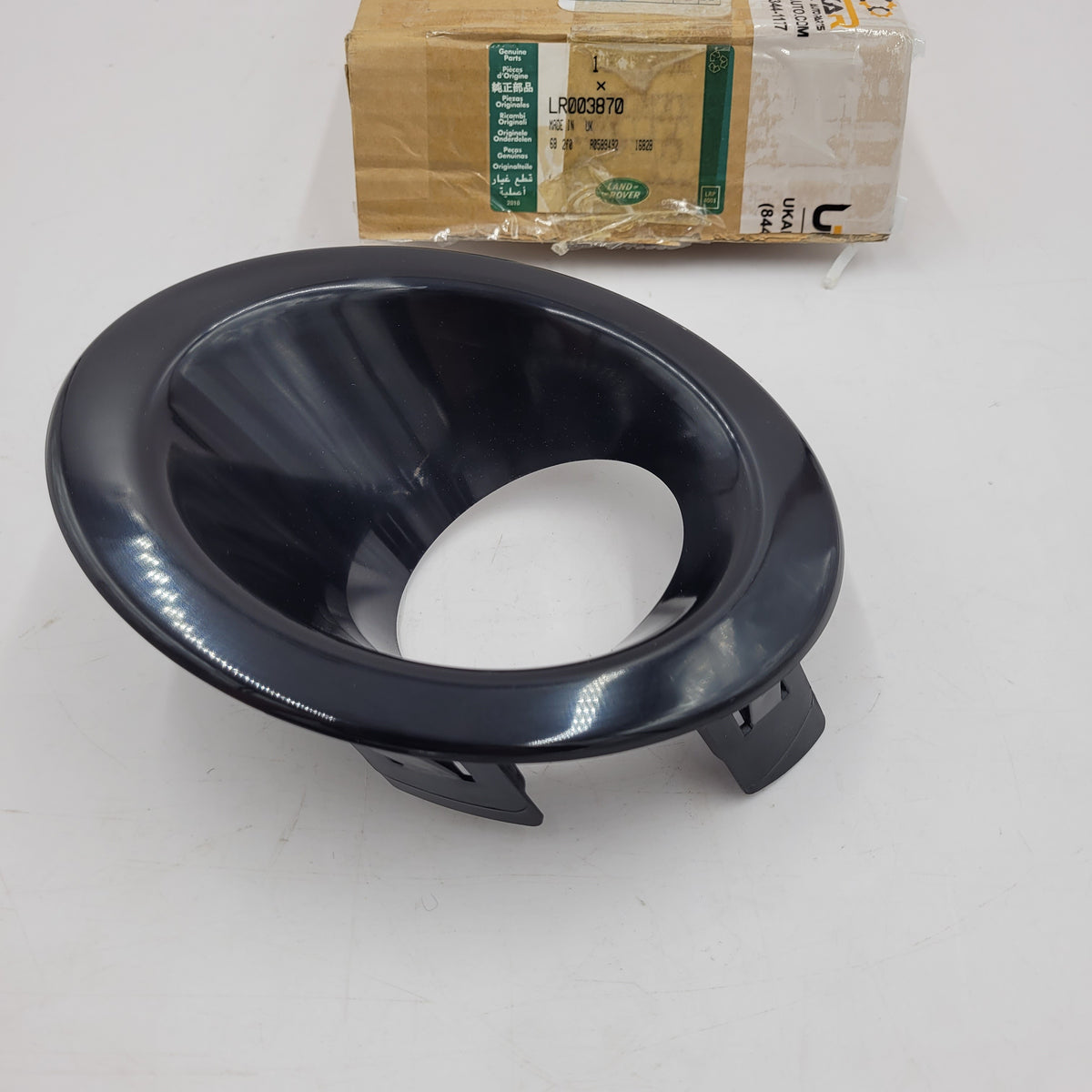 LR FREELANDER II up to -09 RIGHT FOG LAMP BEZEL LR003870