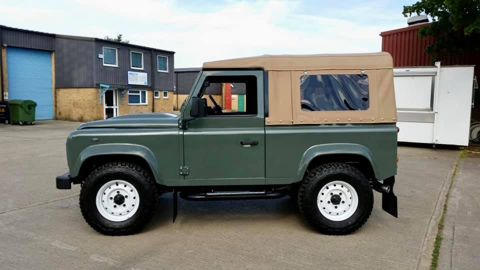 Defender 90 Mohair Canvas Top All Wheel Trim