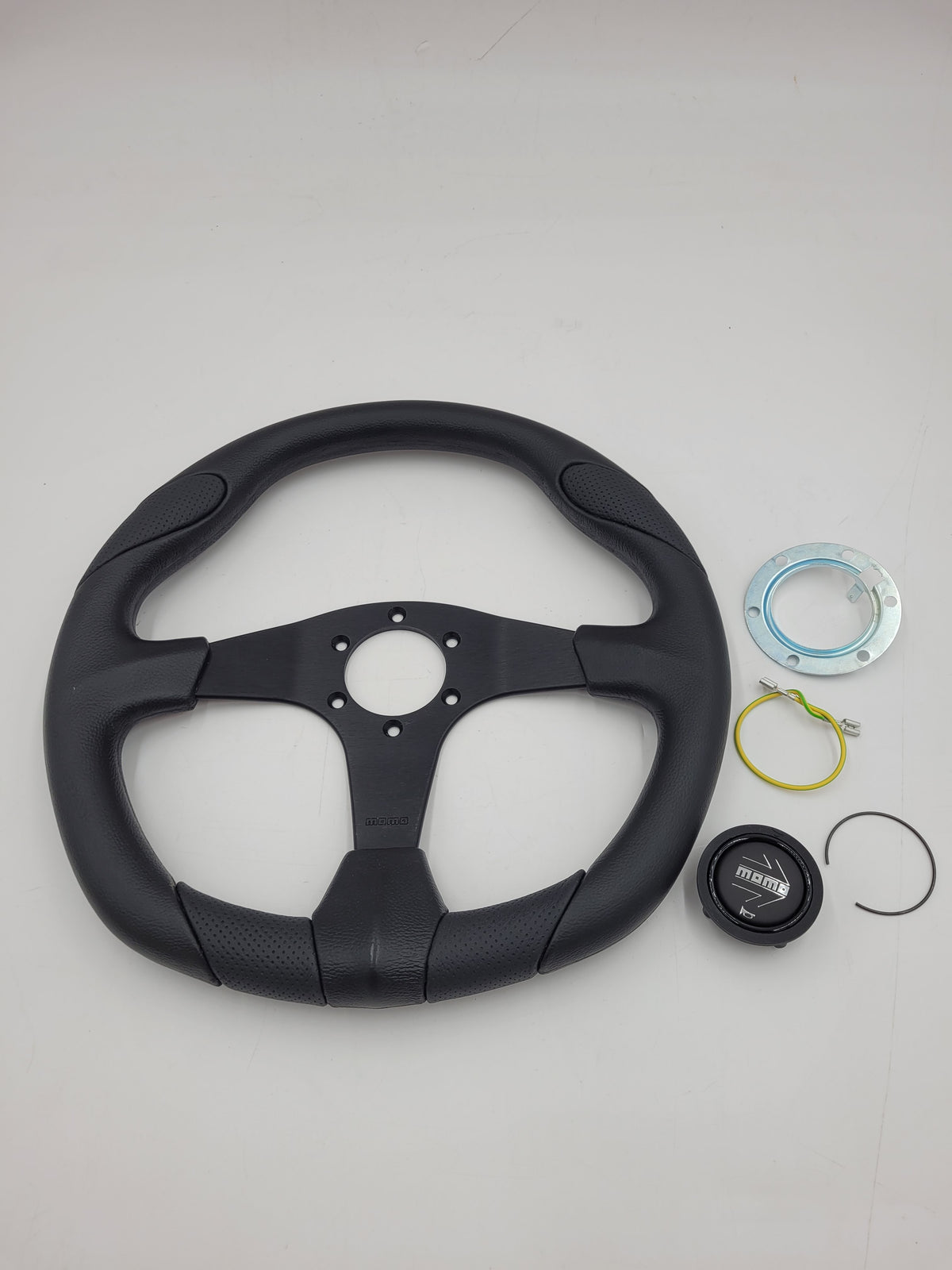 LR MOMO 350mm STEERING WHEEL QUARK BLACK/AIR LEATHER DA5726