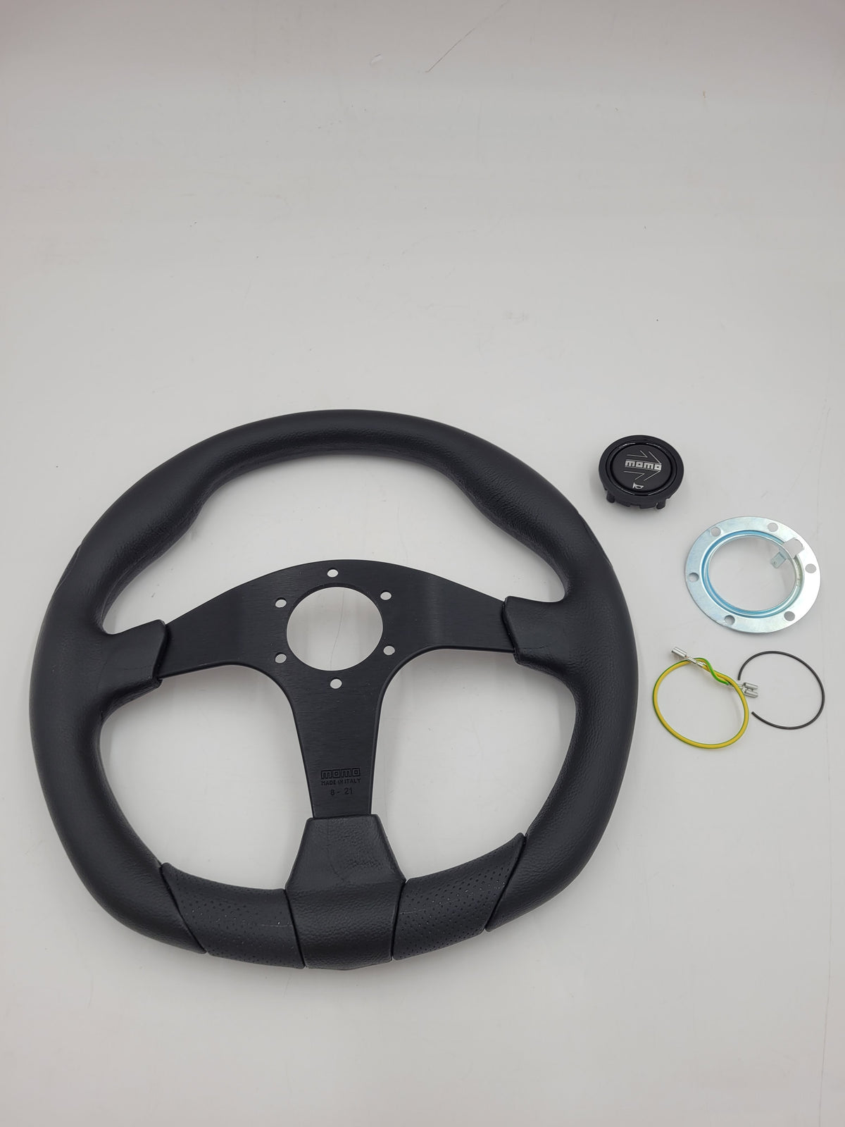 LR MOMO 350mm STEERING WHEEL QUARK BLACK/AIR LEATHER DA5726
