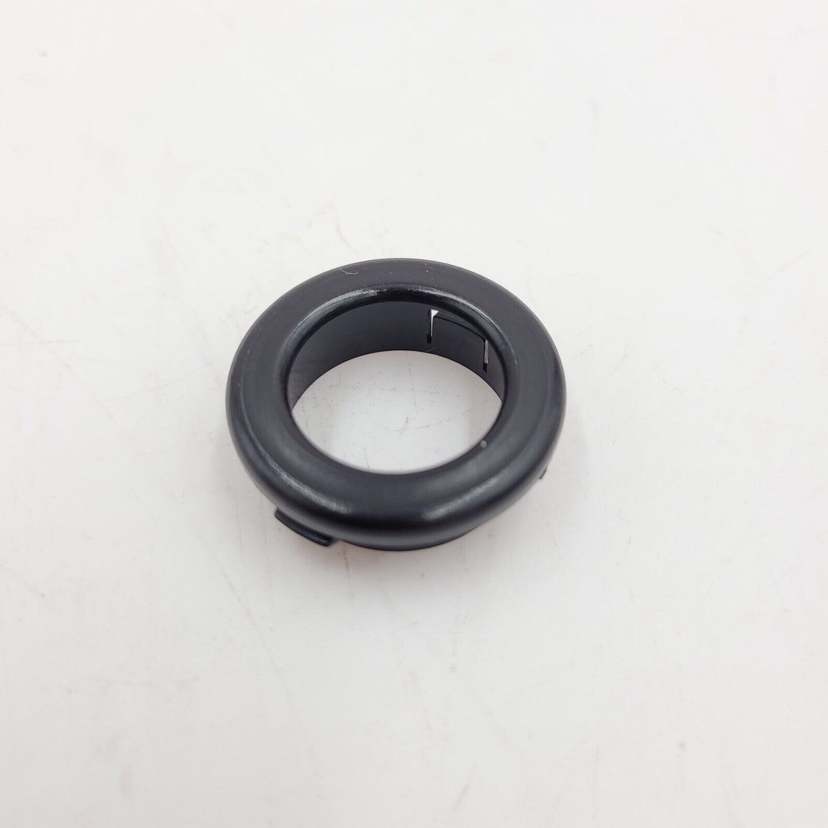 LR SERIES III / DEFENDER -16 REAR DOOR LOCK BARREL SURROUND TRIM EKC000030PMA