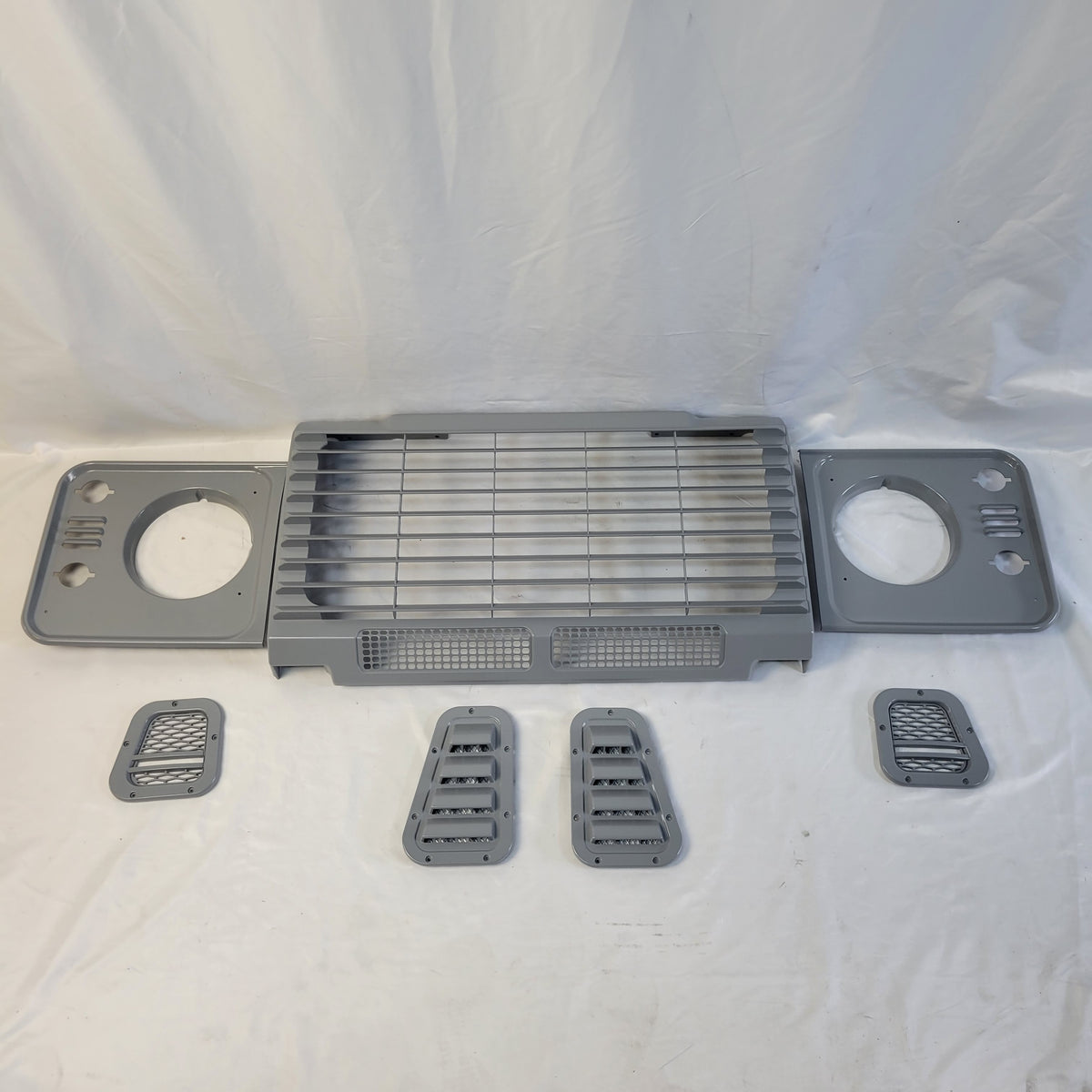 DEFENDER Upgraded Grille & Headlight Surround Set Grey LR008362UKG +