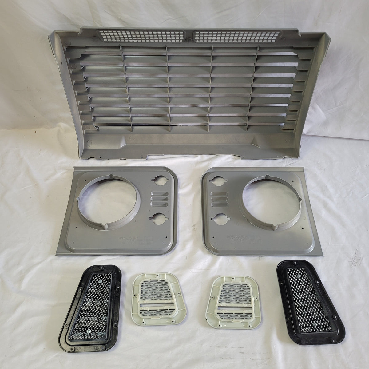 DEFENDER Upgraded Grille & Headlight Surround Set Grey LR008362UKG +