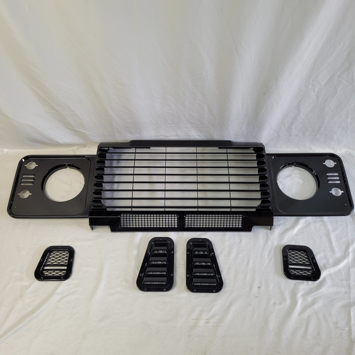 DEFENDER Upgraded Grille & Headlight Surround Set Gloss BLACK LR008362UKB +