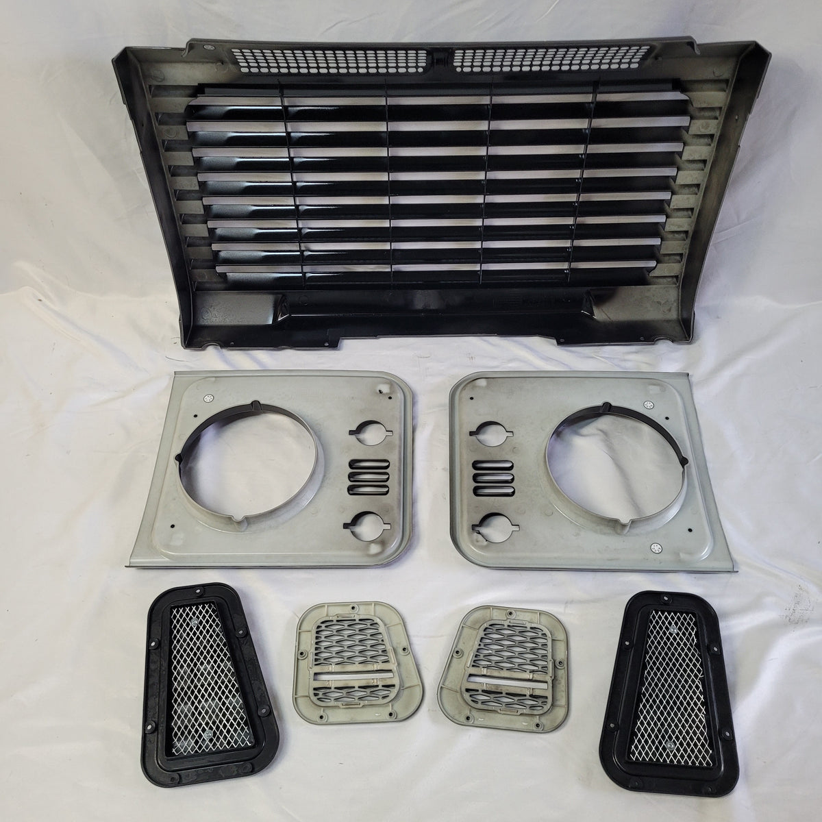 DEFENDER Upgraded Grille & Headlight Surround Set Gloss BLACK LR008362UKB +