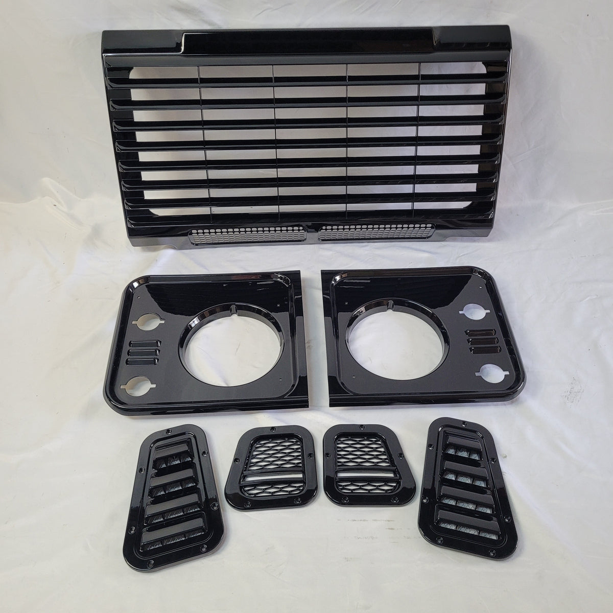 DEFENDER Upgraded Grille & Headlight Surround Set Gloss BLACK LR008362UKB +