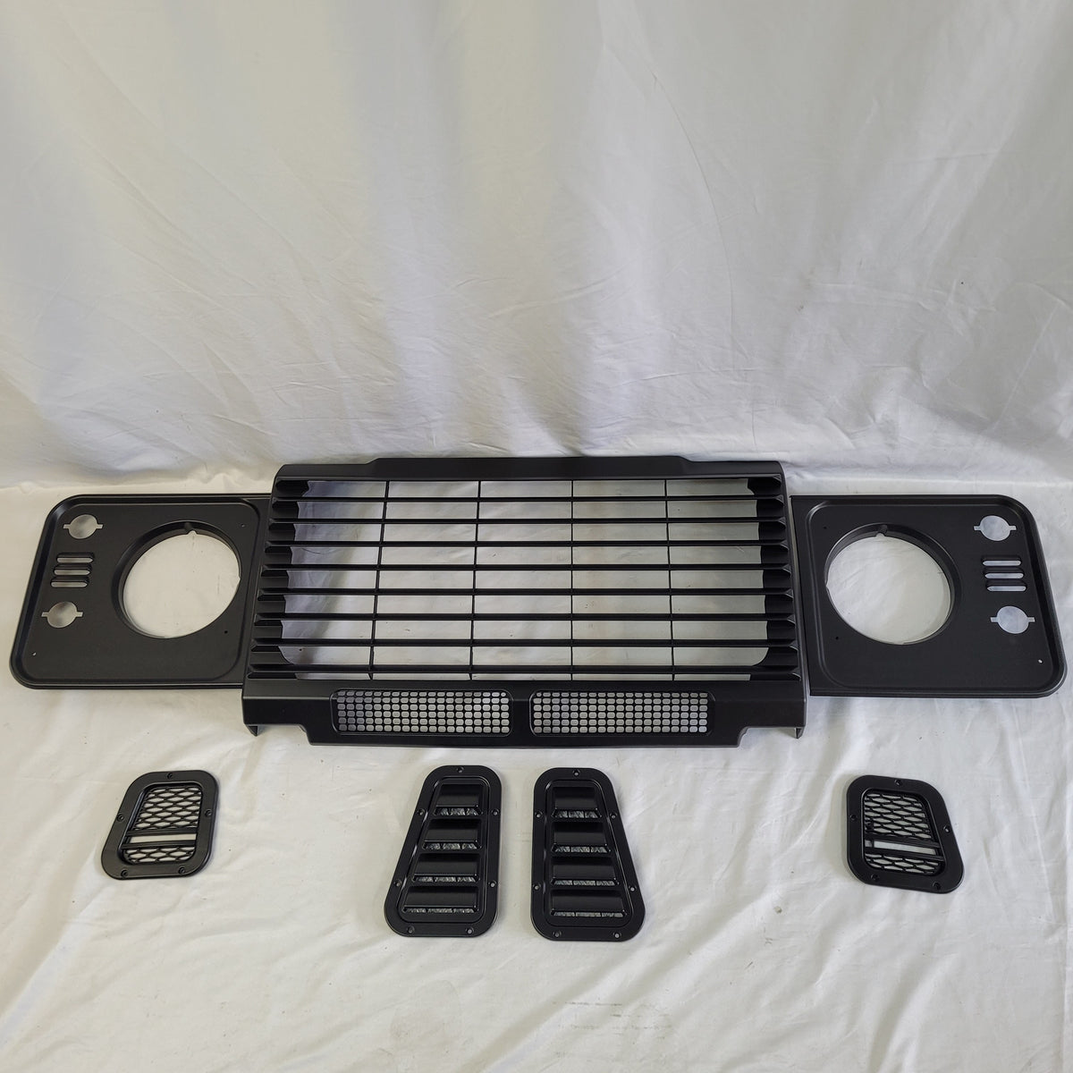 DEFENDER Upgraded Grille & Headlight Surround Set Matt BLACK LR008362UKBM +