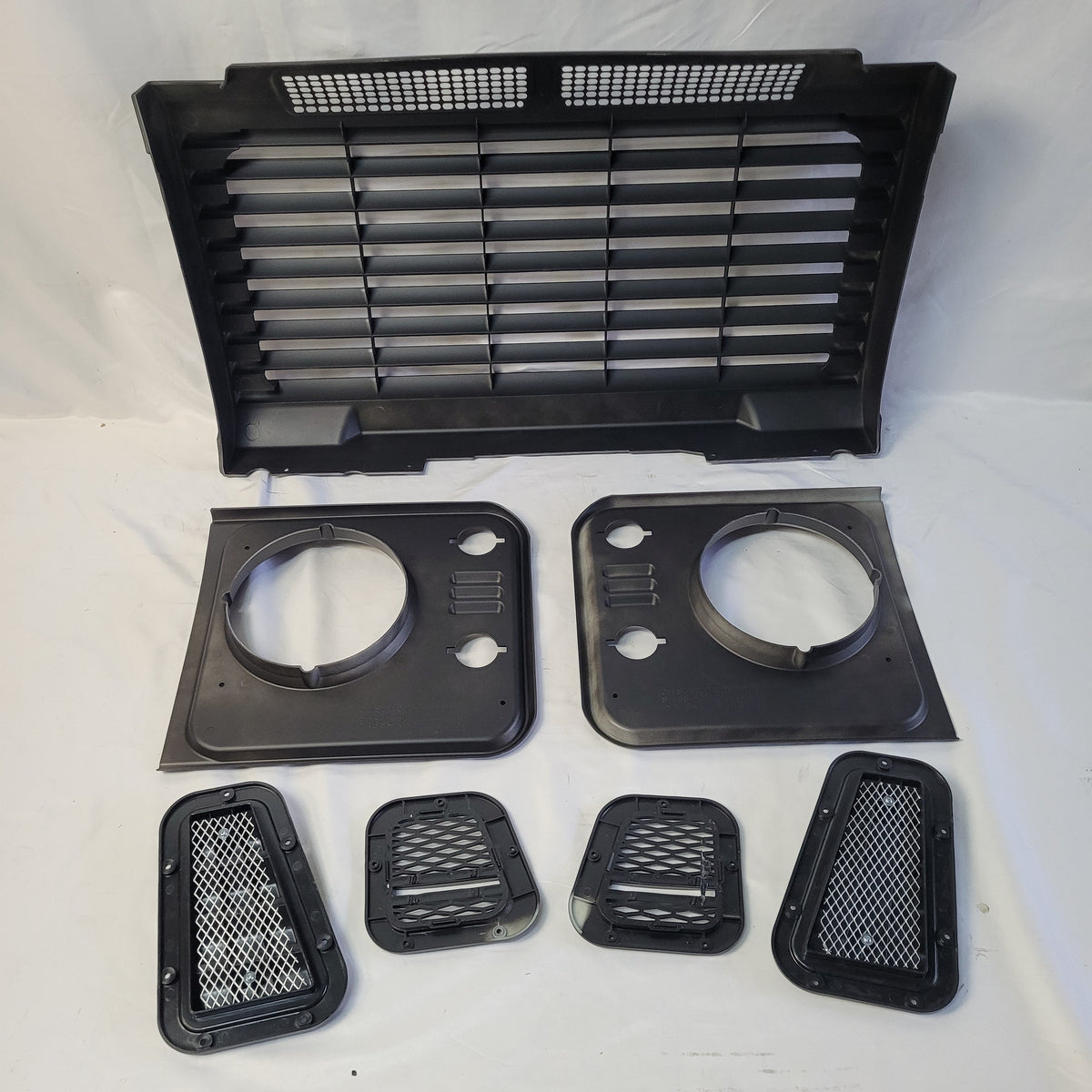 DEFENDER Upgraded Grille & Headlight Surround Set Matt BLACK LR008362UKBM +
