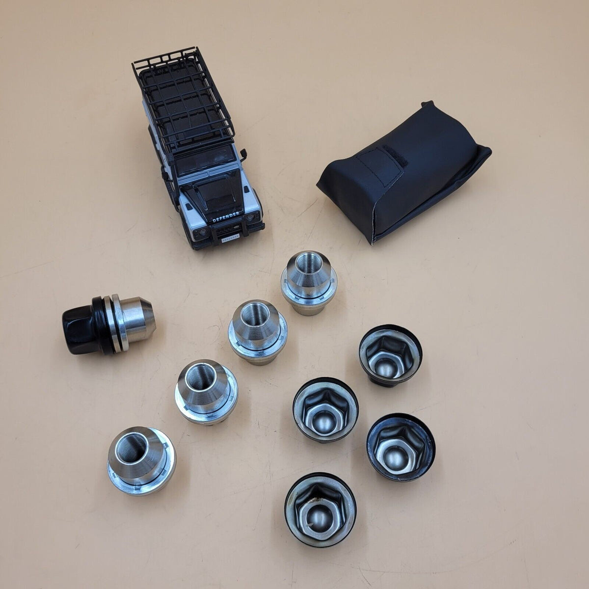 LAND ROVER DEFENDER 2007 ONWARDS BLACK LOCKING WHEEL NUT KIT PART DA3548