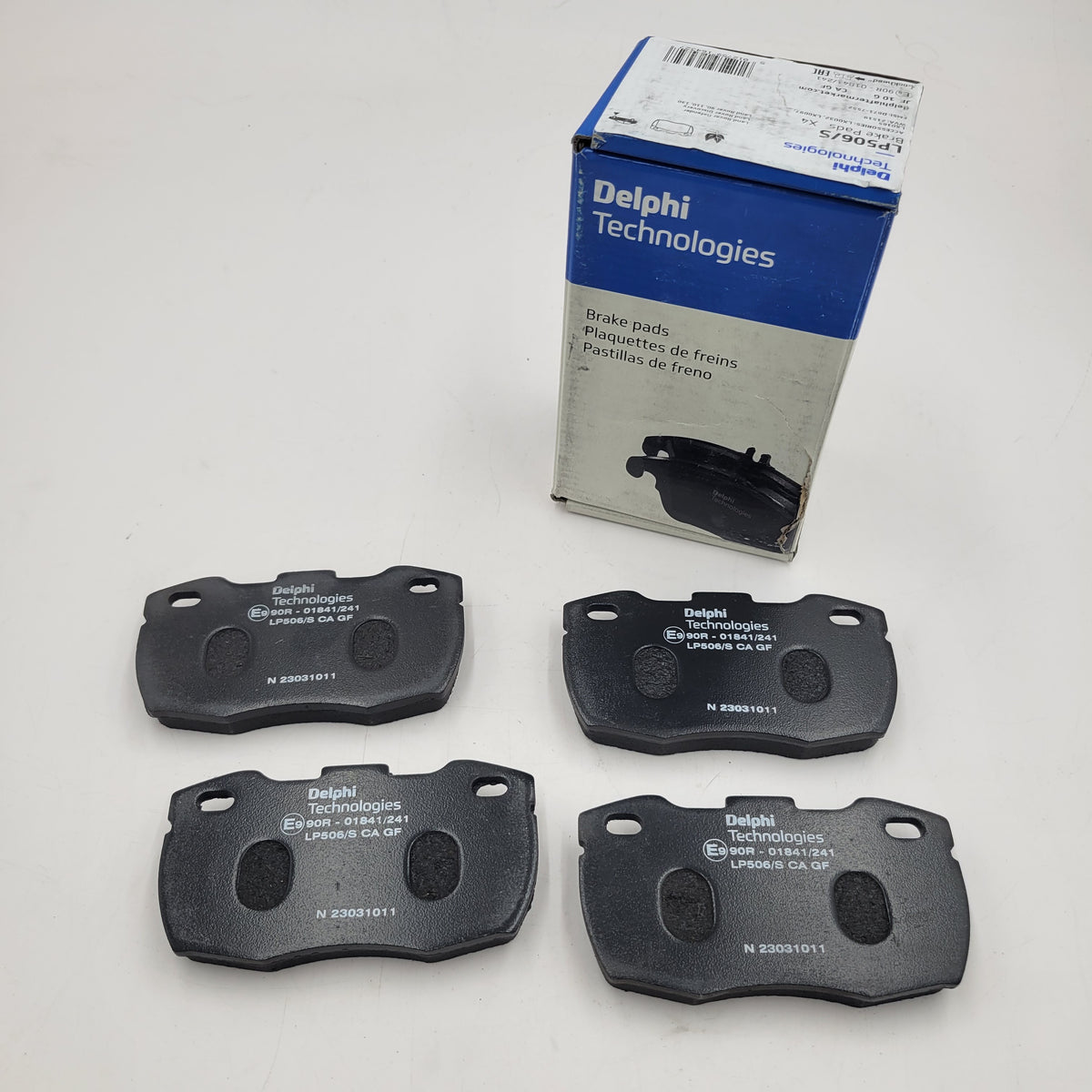 LR DEFENDER 90' 90-on 110' 84-on FRONT Brake Pads SFP000260AP