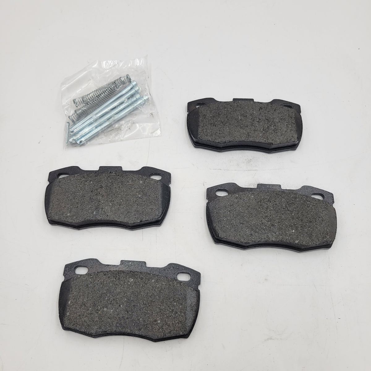 LR DEFENDER 90' 1990- / 110' 1984- Front Brake Pad Set SFP000260G
