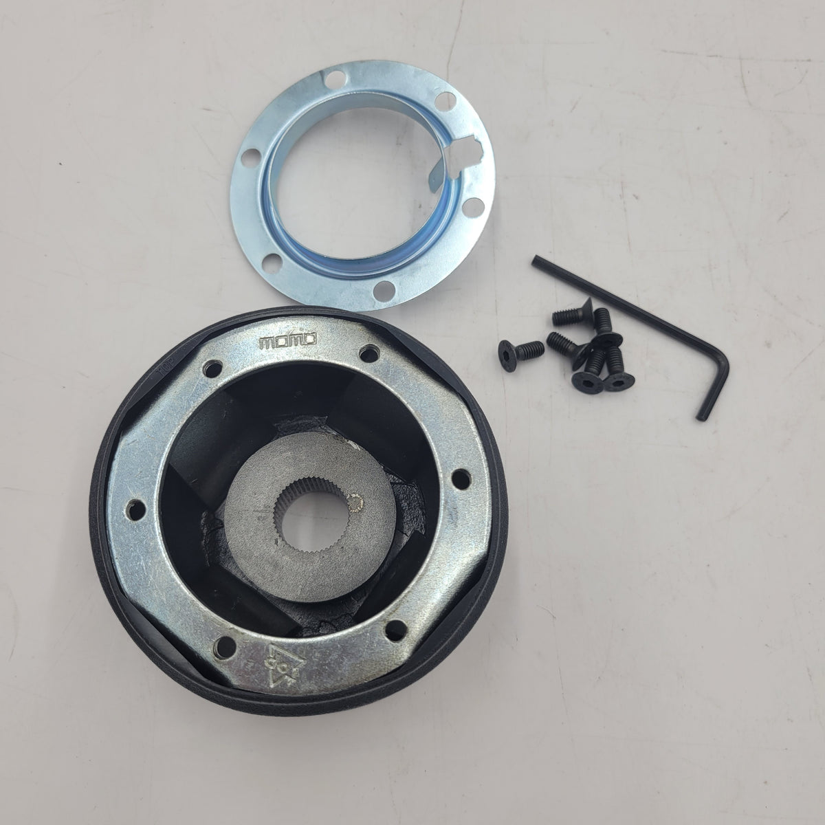 LR Defender FA onwards with DSC Momo 48 Spline Boss DA5736