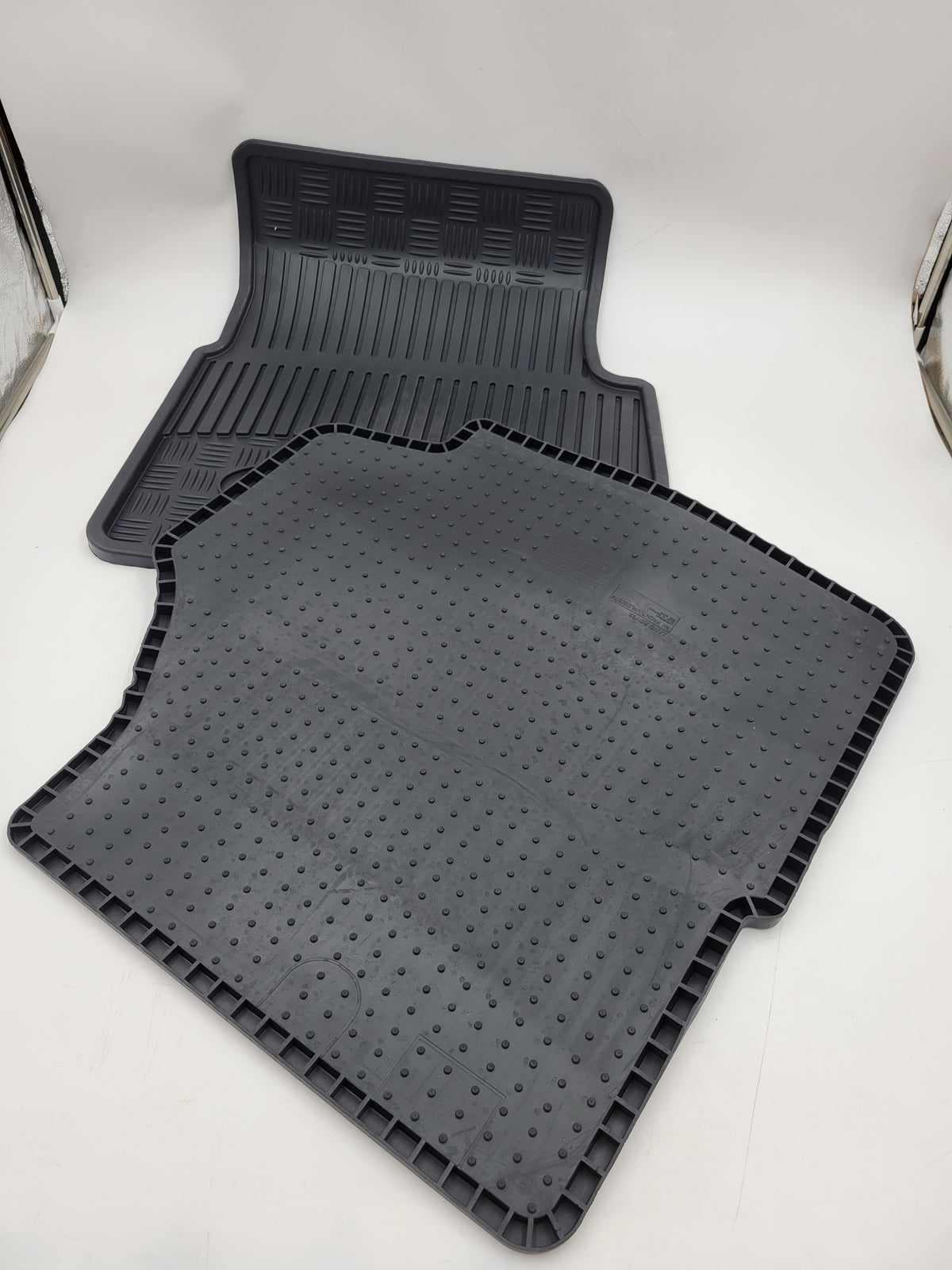 Land Rover Defender 90 /110 Front Rubber Mat Set STC50172 / VPLDS0674LR