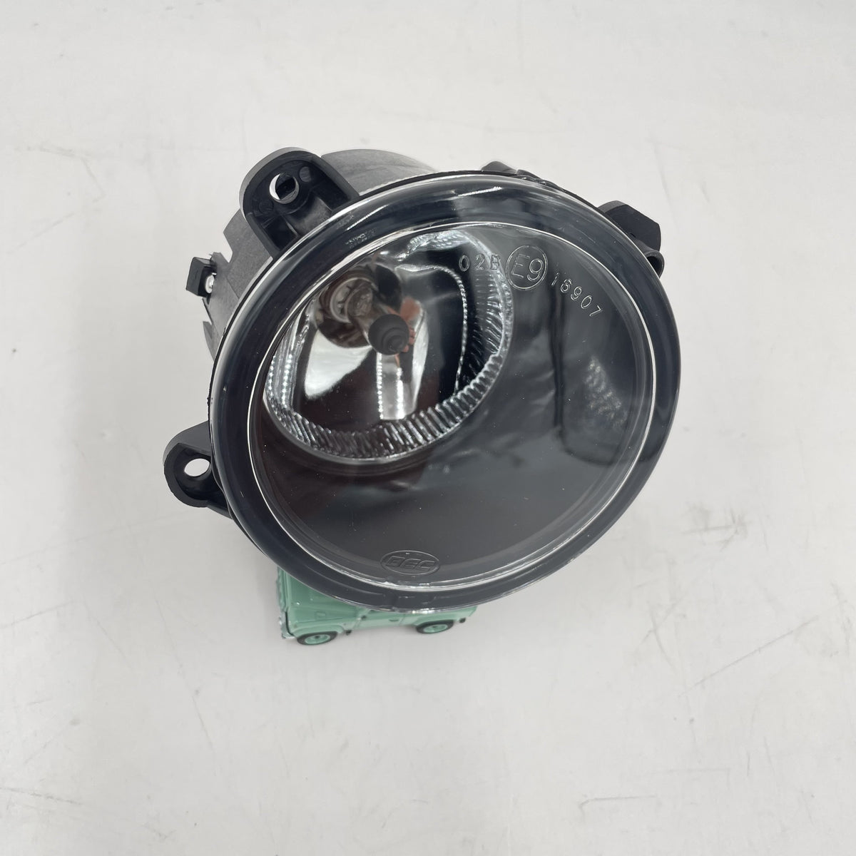LAND ROVER DISCOVERY 3/LR3 2004-2009 FOG LIGHT RH NEW GENUINE PART XBJ000080