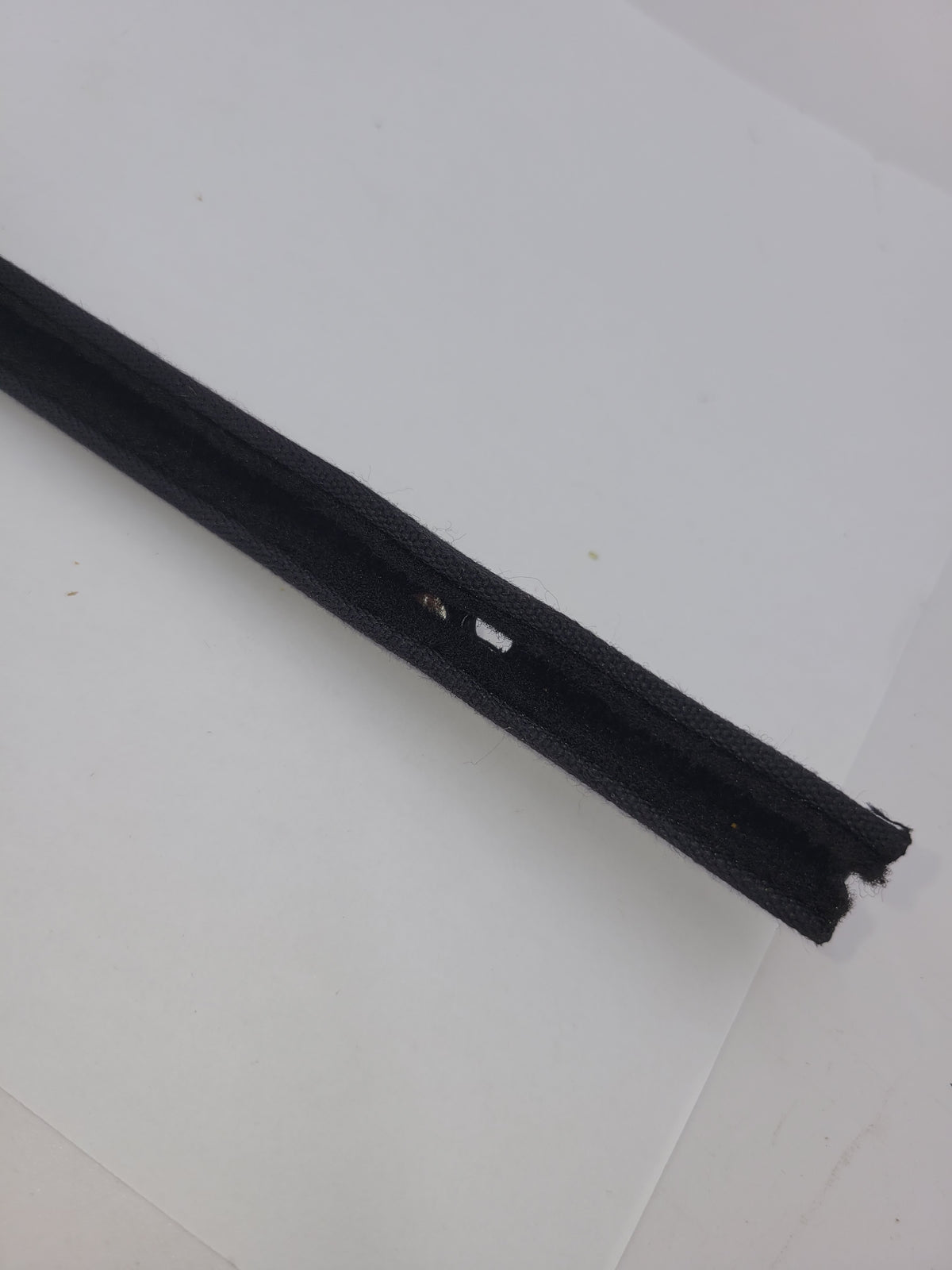 LR DEFENDER Rear Side Door Front Vertical Window Channel 4mm Glass MXC5837