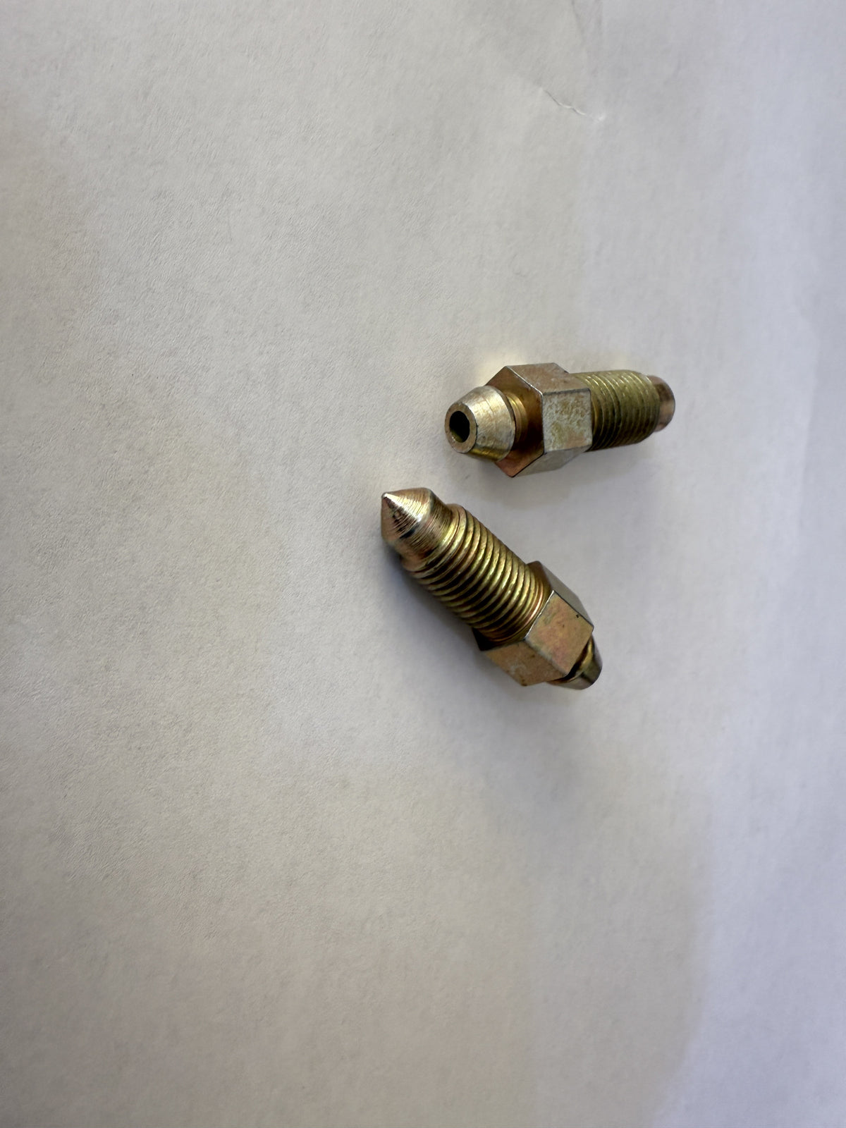 Set of Two Wheel Cylinder Bleed Screw - Series II, IIA, III 556508