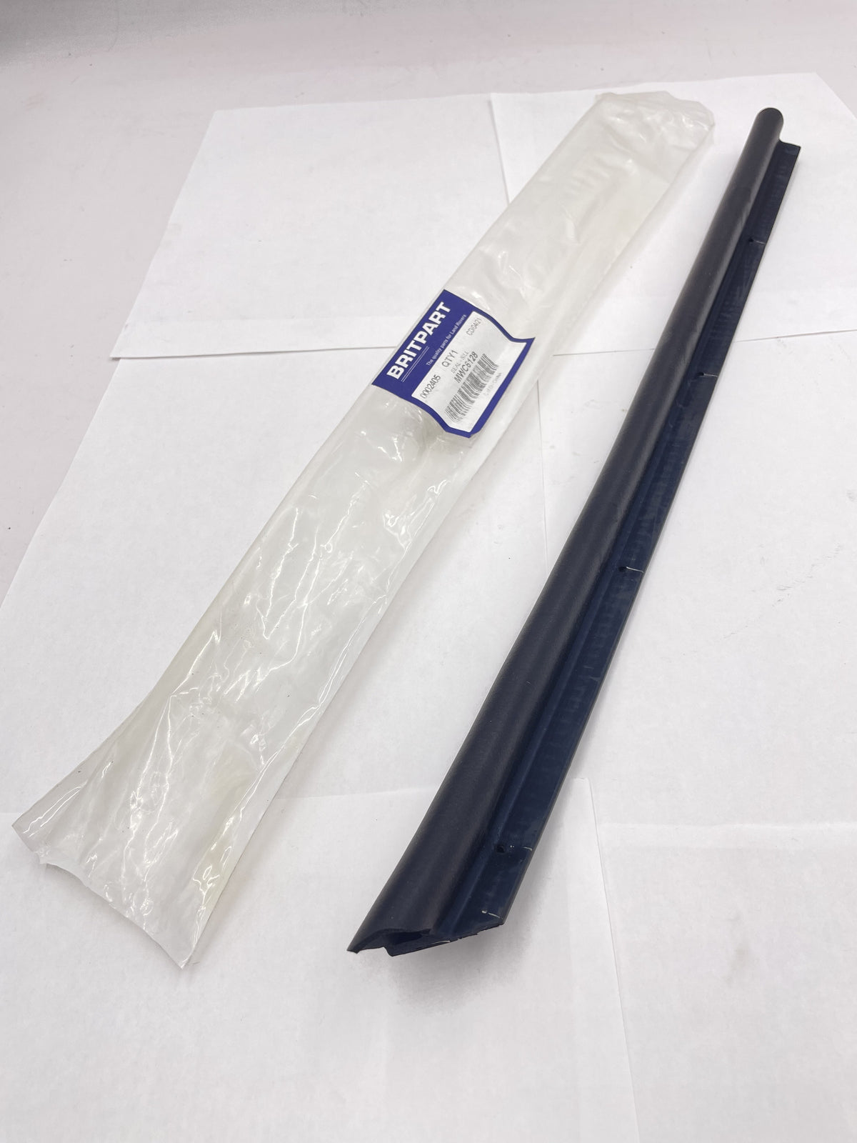LR DEFENDER -94 VIN LA933876 RH REAR DOOR RUBBER SEAL MWC6128
