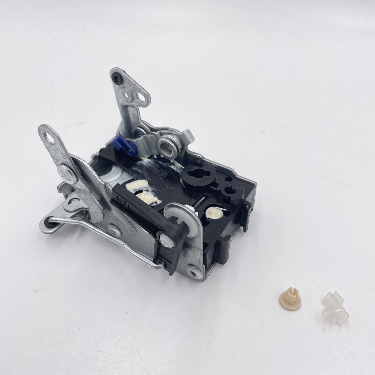 LAND ROVER DEFENDER FRONT DOOR LATCH LH PART FQJ500250