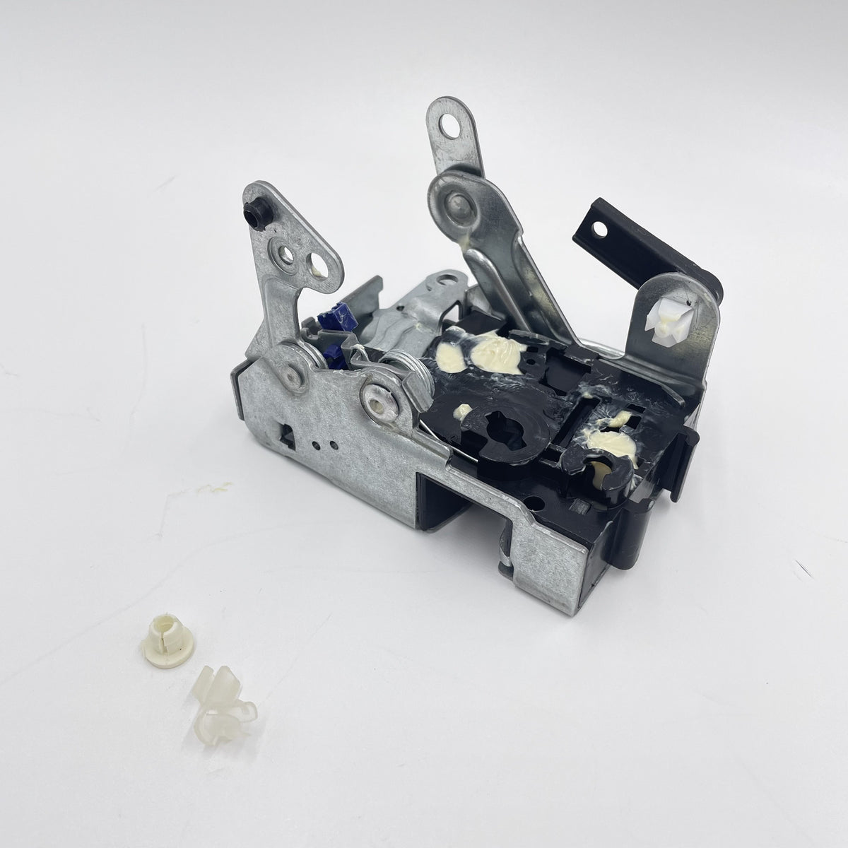 LAND ROVER DEFENDER FRONT DOOR LATCH LH PART FQJ500250