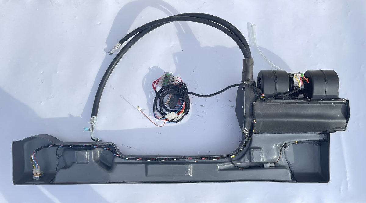 LR DEFENDER RHD Under Dash Air Conditioning Evaporator One Corner Damaged !!!