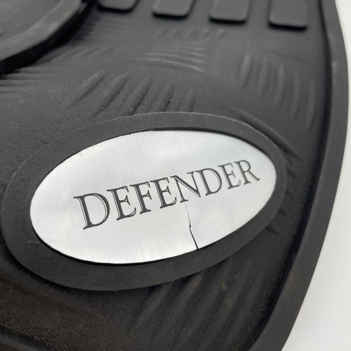 LR DEFENDER -07 Front Rubber Mat Set VPLDS0674AF One emblem cracked !