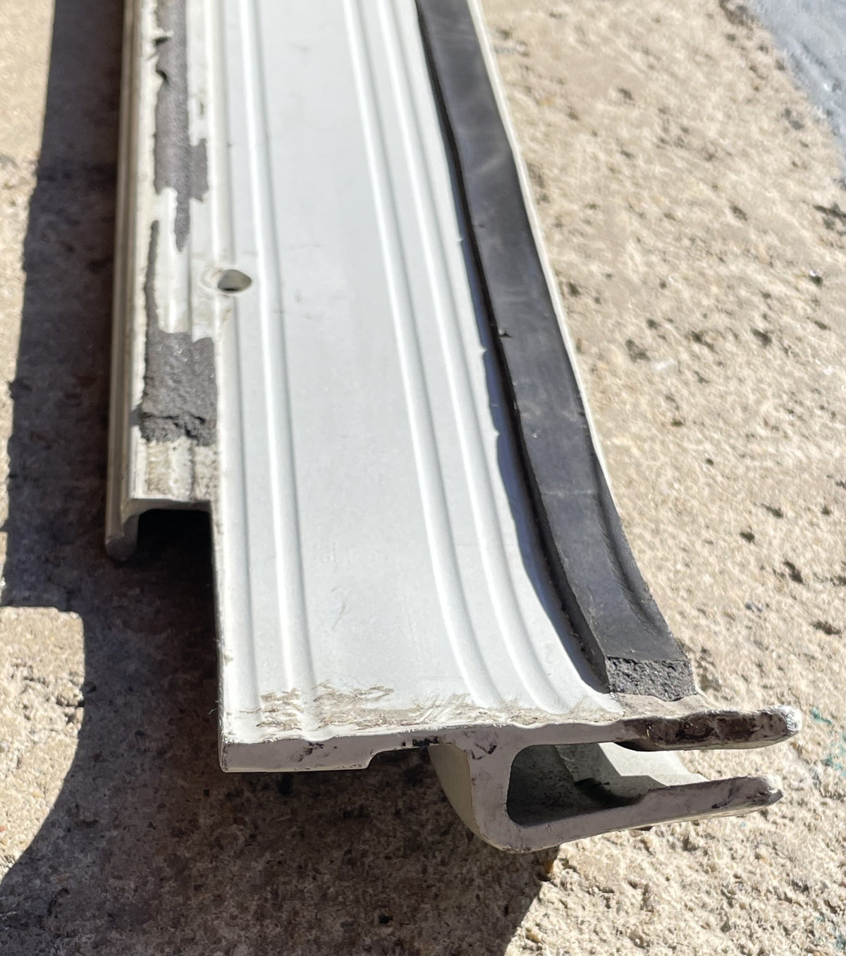 LR DEFENDER !!! USED !!! Header Rail For Soft Top RRC8597