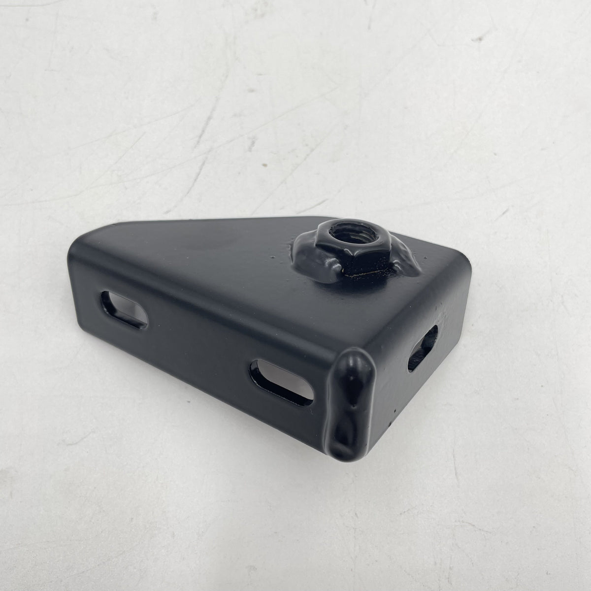 LR DEFENDER -16 Right Hand Seat Belt Bracket Lower Bracket 345100